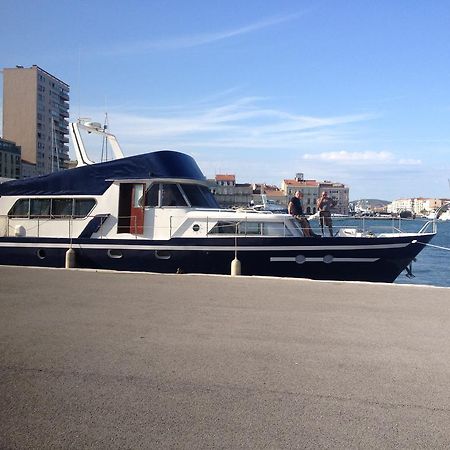 Yacht Bateau Moteur Benetti 19M Hotel Сет Екстериор снимка