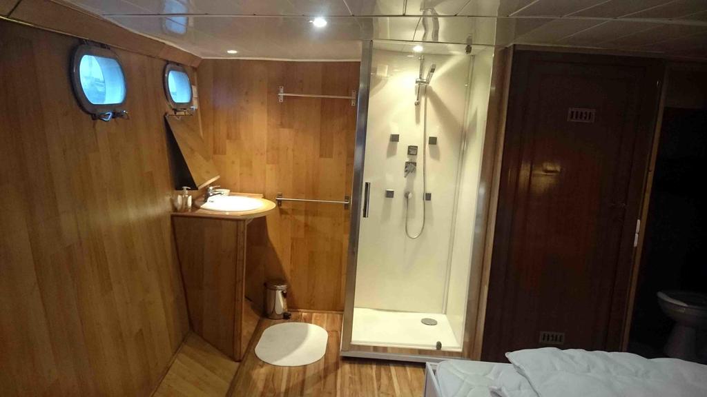 Yacht Bateau Moteur Benetti 19M Hotel Сет Екстериор снимка