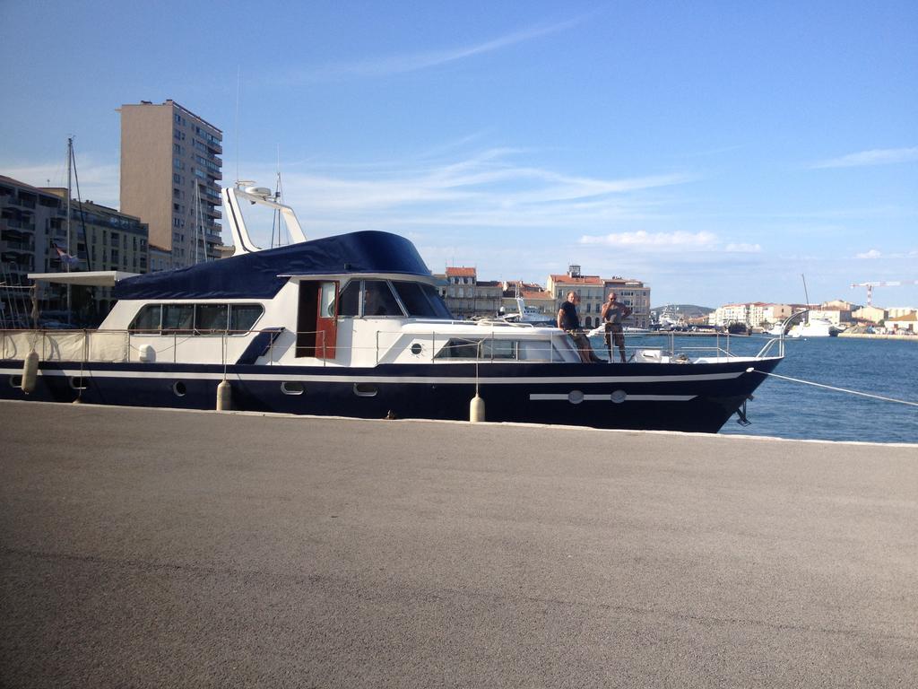 Yacht Bateau Moteur Benetti 19M Hotel Сет Екстериор снимка