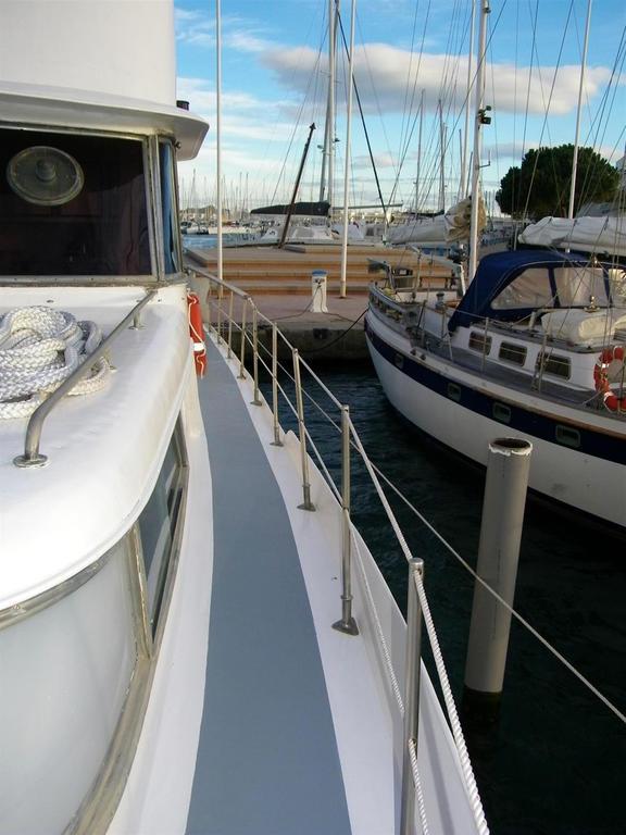 Yacht Bateau Moteur Benetti 19M Hotel Сет Екстериор снимка
