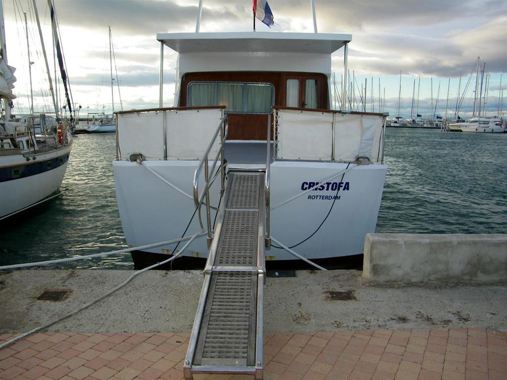 Yacht Bateau Moteur Benetti 19M Hotel Сет Екстериор снимка